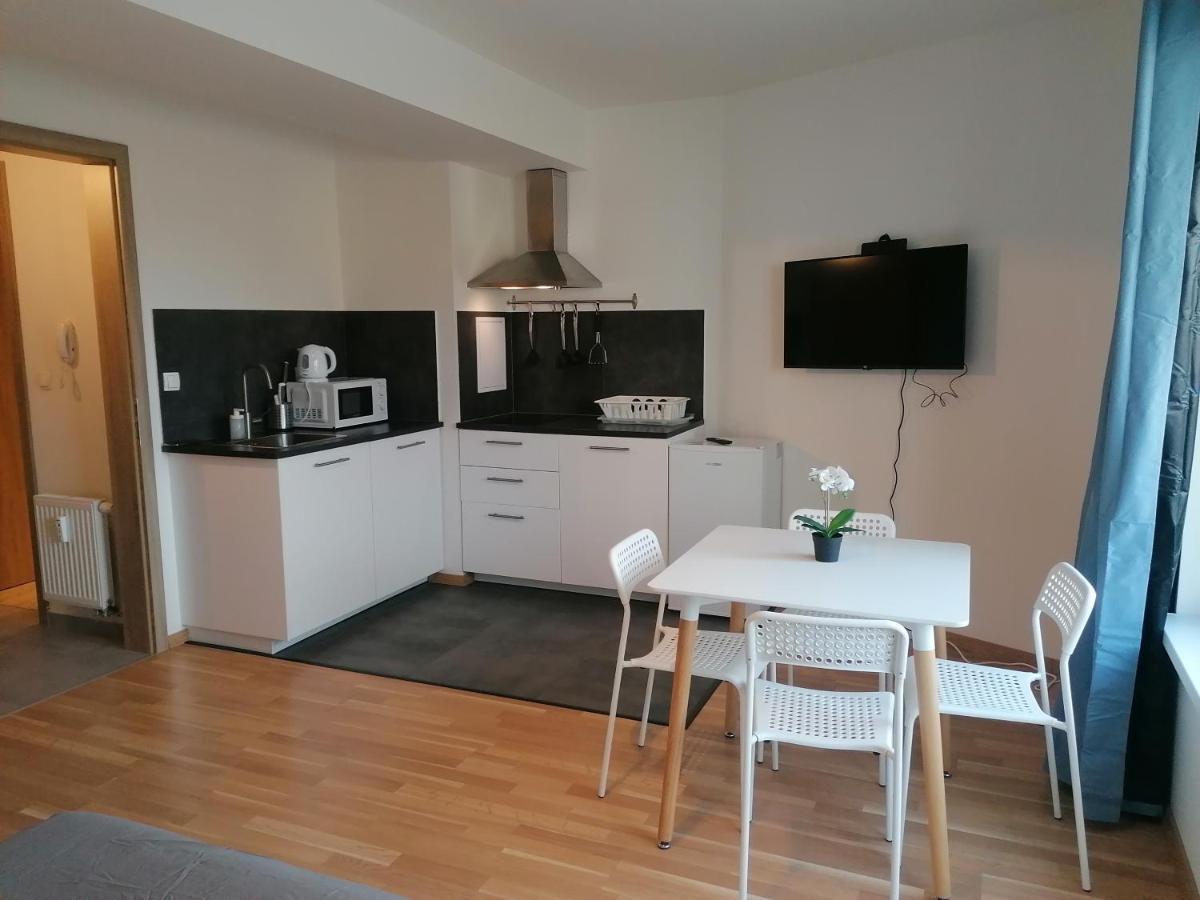 Brand New Studio Apartment # 45 With Free Parking In The City Center براغ المظهر الخارجي الصورة